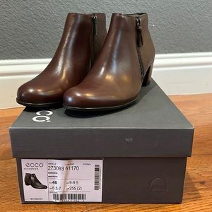 NWT Ecco brown boots EU 40